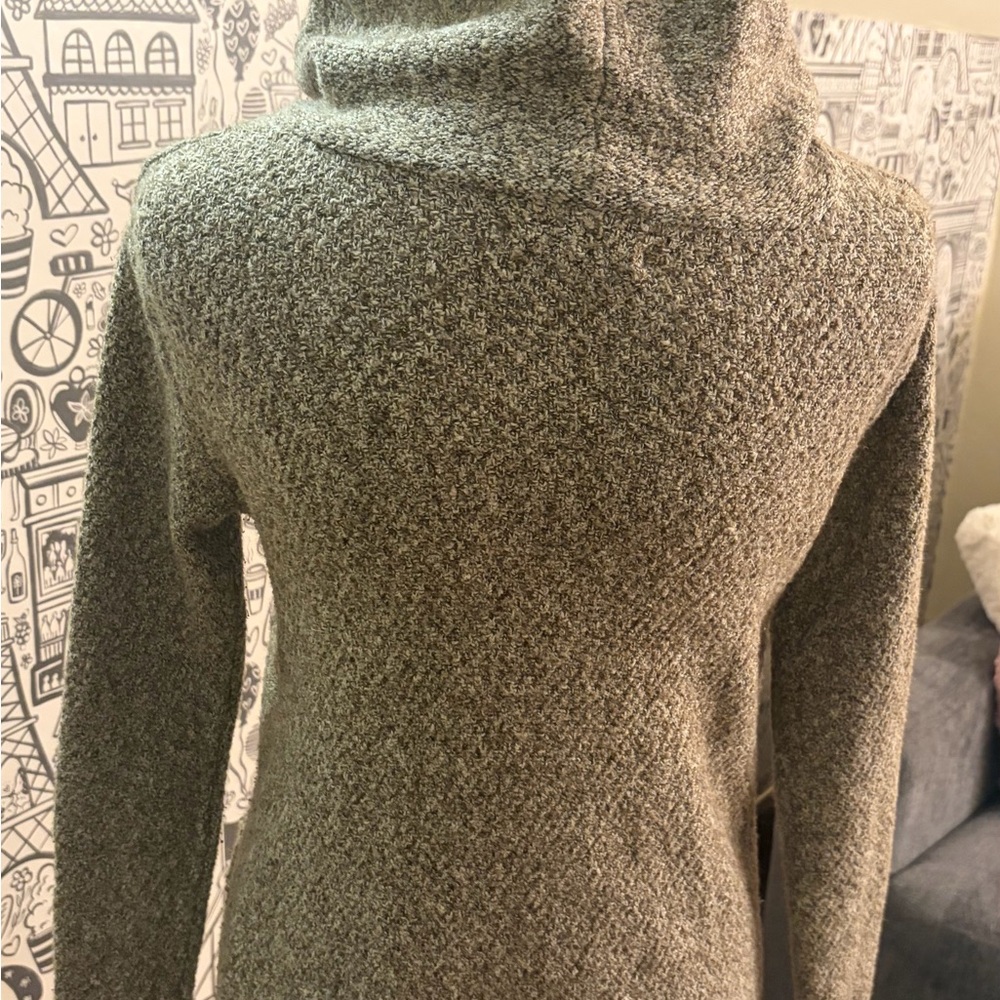 American Eagle Outfitters Hooded Pullover Sweater with drawstrings - Picture 3 of 9